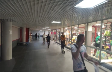 Foto Comercial, para alquilar. Kyiv