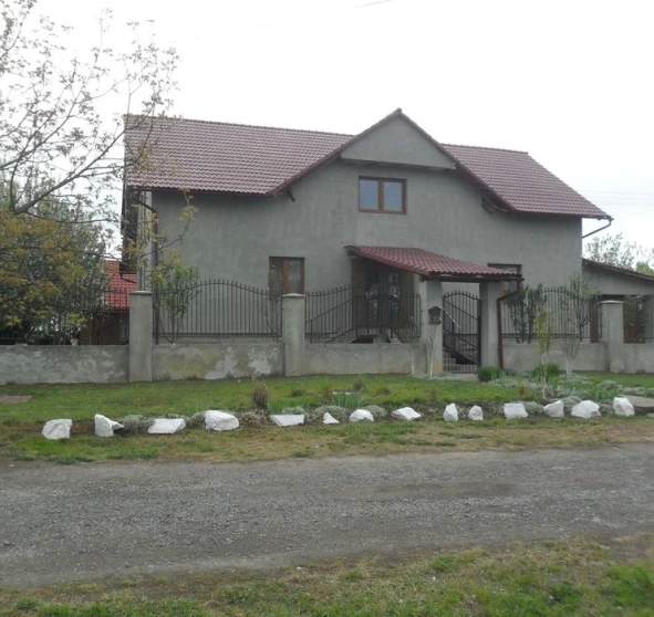 Photo 1. House, for sale. Chop