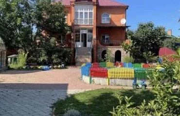 Photo House, for sale. Kriukivshchyna