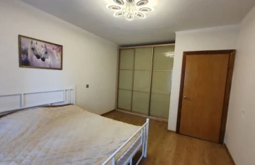 Foto Tres Ambientes piso, en venta. Kyiv Дарницкий район, Pozniaky