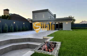 Photo House, for sale. Hora