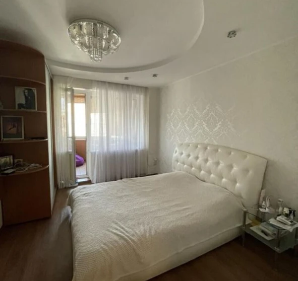 Foto 1. Tres Ambientes piso, en venta. Poltava Шевченковский (Октябрьский)