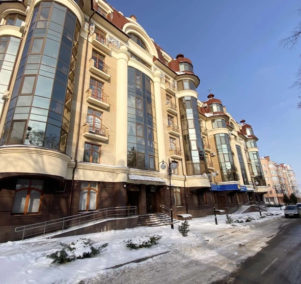Фото 1. Четырехкомнатная квартира, продаж. Полтава Шевченковский (Октябрьский)