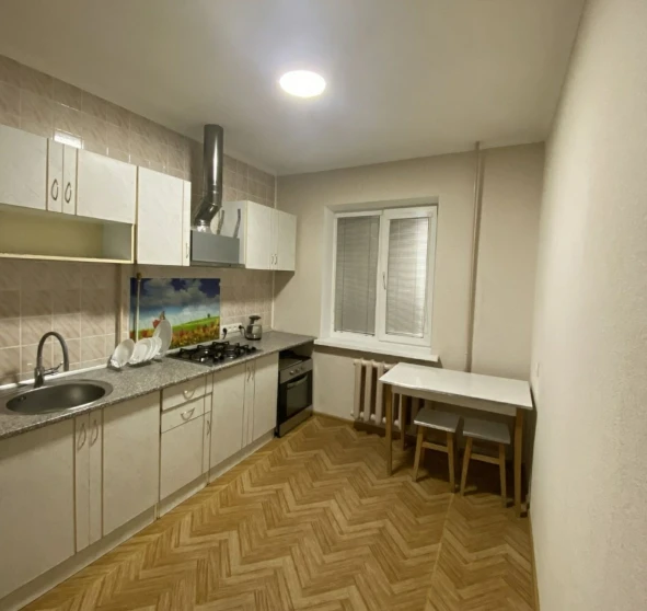 Foto 1. Tres Ambientes piso, en venta. Poltava Шевченковский (Октябрьский)