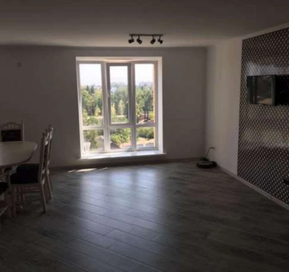 Foto 1. Tres Ambientes piso, en venta. Poltava Шевченковский (Октябрьский)