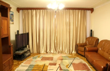 Fotografie Trei Camere apartament, de închiriat. Odesa Приморский