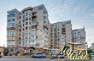Zdjęcie Czteropokojowe mieszkanie, na sprzedaż. Zaporizhzhia Александровский