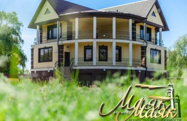 Photo House, for sale. Abrykosivka