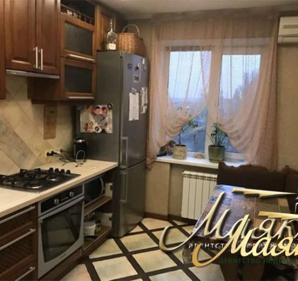Фото 1. Четырехкомнатная квартира, продаж. Запоріжжя Заводской
