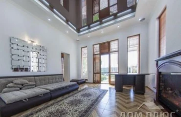Photo House, to rent. Hora