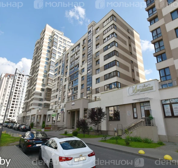 Foto 1. Cuatro Ambientes piso, en venta. Minsk Первомайский