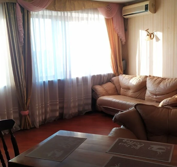 Foto 1. Tres Ambientes piso, para alquilar. Poltava