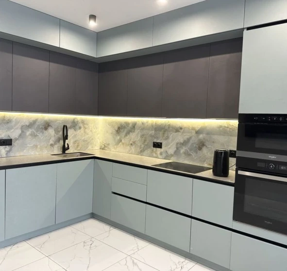 Foto 1. Tres Ambientes piso, en venta. Kyiv Голосеевский, Teremky