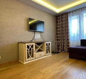 Foto 3. Tres Ambientes piso, en venta. Kyiv Голосеевский