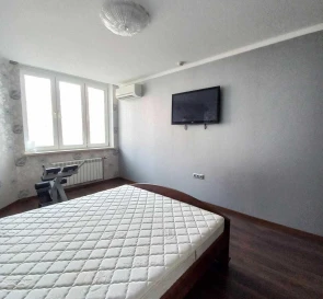 Foto 2. Tres Ambientes piso, para alquilar. Kyiv Дарницкий