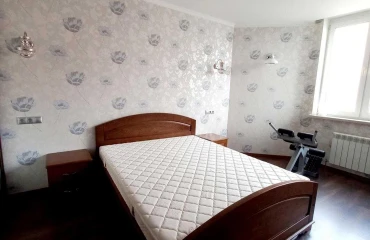 Foto Tres Ambientes piso, para alquilar. Kyiv Дарницкий