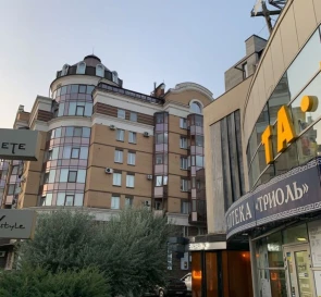 Foto 2. Tres Ambientes piso, en venta. Poltava Шевченковский (Октябрьский)