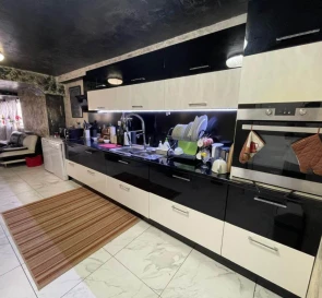 Foto 3. Casa, en venta. Burgas