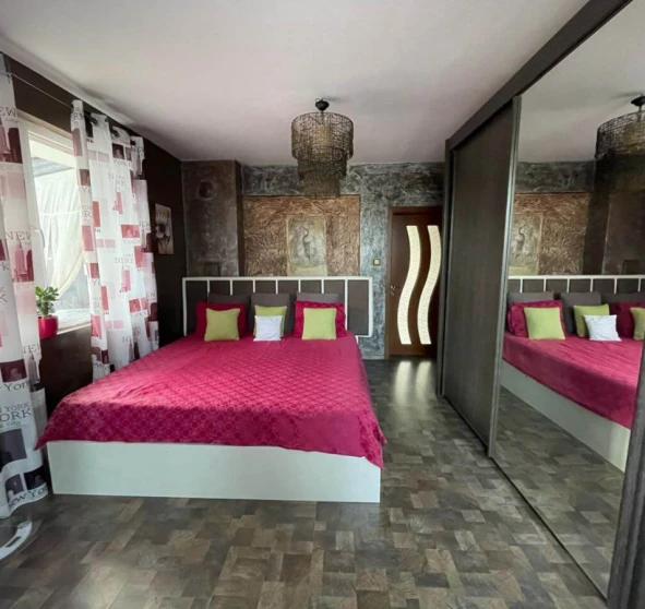 Foto 1. Casa, en venta. Burgas