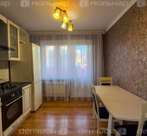 Foto 2. Tres Ambientes piso, en venta. Salihorsk