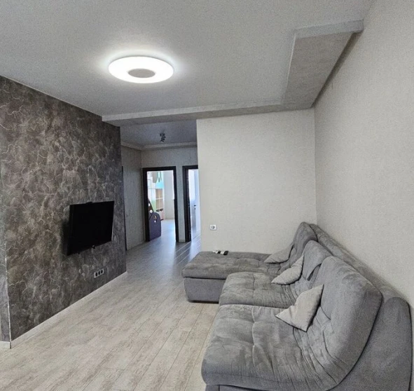 Foto 1. Tres Ambientes piso, en venta. Poltava Шевченковский (Октябрьский)