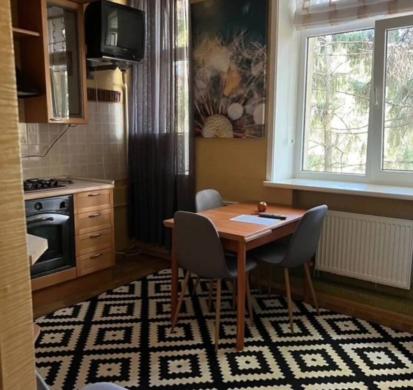 Foto 1. Tres Ambientes piso, en venta. Poltava Шевченковский (Октябрьский)