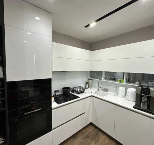 Foto 1. Tres Ambientes piso, en venta. Sofiivska Borshchahivka