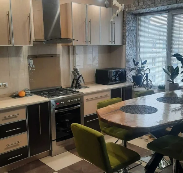 Foto 1. Tres Ambientes piso, en venta. Poltava Шевченковский (Октябрьский)