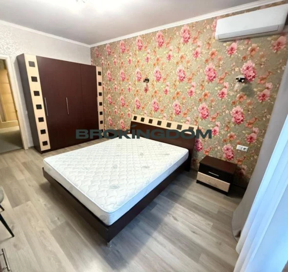 Foto 1. Tres Ambientes piso, en venta. Sofiivska Borshchahivka