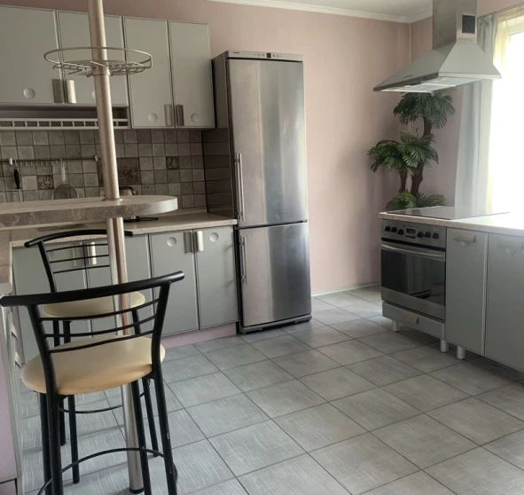 Zdjęcie 1. Trzypokojowe mieszkanie, do wynajęcia. Kyiv Дарницкий