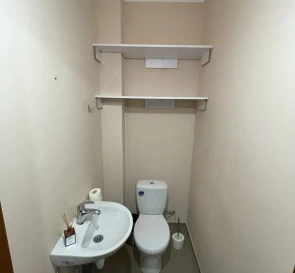 Фото 4. Двокімнатна квартира, продаж. Київ Голосеевский