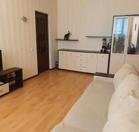 Foto 1. Tres Ambientes piso, en venta. Kyiv Голосеевский, Teremky