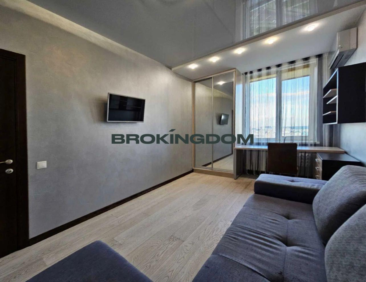 Photo Three-Room flat, for sale. Kyiv Дарницкий