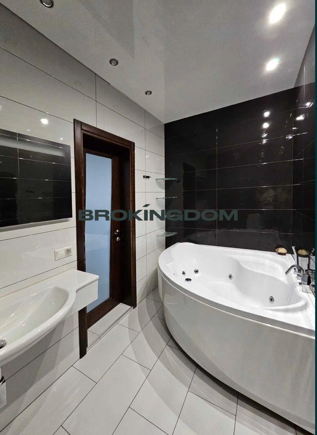Photo Three-Room flat, for sale. Kyiv Дарницкий