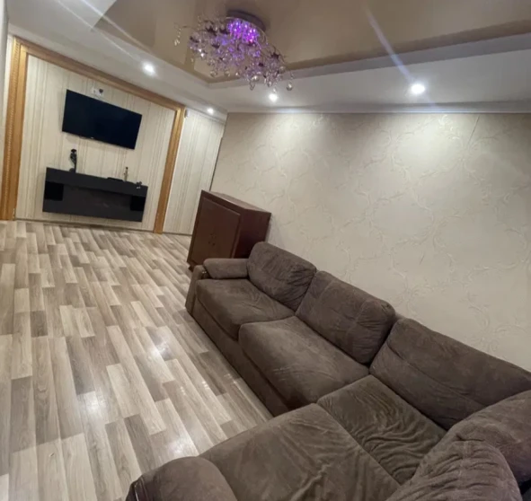 Foto 1. Tres Ambientes piso, en venta. Poltava Шевченковский (Октябрьский)