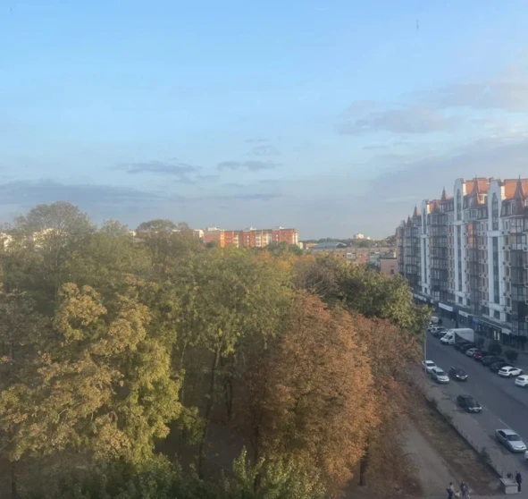 Фото 1. Четырехкомнатная квартира, продажа. Полтава Шевченковский (Октябрьский)