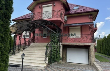 Photo House, for sale. Kniazhychi
