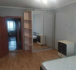 Foto 3. Tres Ambientes piso, en venta. Kyiv Дарницкий район, Pozniaky