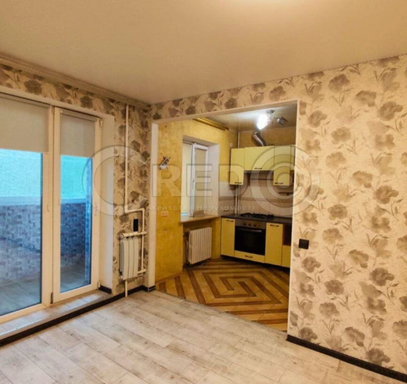 Foto 1. Tres Ambientes piso, en venta. Kryvyi Rih Покровський