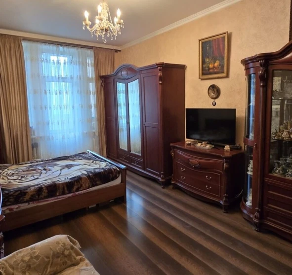 Фото 1. Четырехкомнатная квартира, продажа. Киев Голосеевский, Площадь Льва Толстого