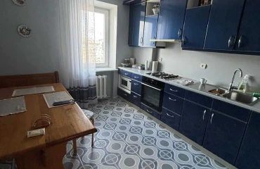 Fotografie Trei Camere apartament, de închiriat. Cherkasy Кинотеатр Мир