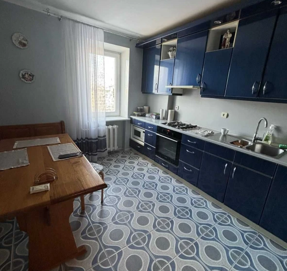 Fotografie 1. Trei Camere apartament, de închiriat. Cherkasy Кинотеатр Мир