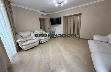 Photo Four-Room flat, for sale. Chaiky
