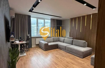Foto Tres Ambientes piso, en venta. Kyiv Дарницкий