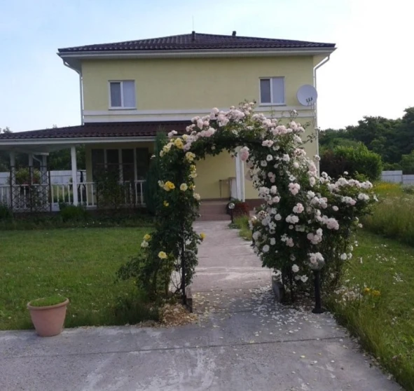 Foto 1. Casa, en venta. Kriachky