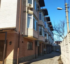 Foto 2. Casa Adosada, en venta. Kyiv Академмістечко