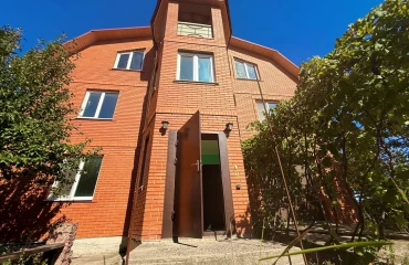 Photo House, for sale. Lebedivka