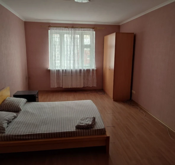 Foto 1. Tres Ambientes piso, para alquilar. Kyiv Дарницкий