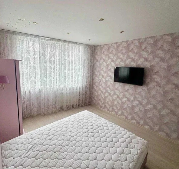 Foto 1. Dos Ambientes piso, en venta. Kyiv Дарницкий район, Pozniaky