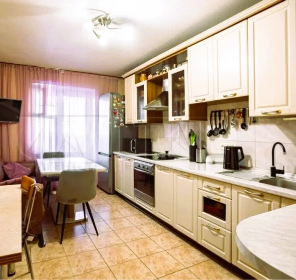 Фото 1. Трехкомнатная квартира, продажа. Киев Дарницкий район, Позняки